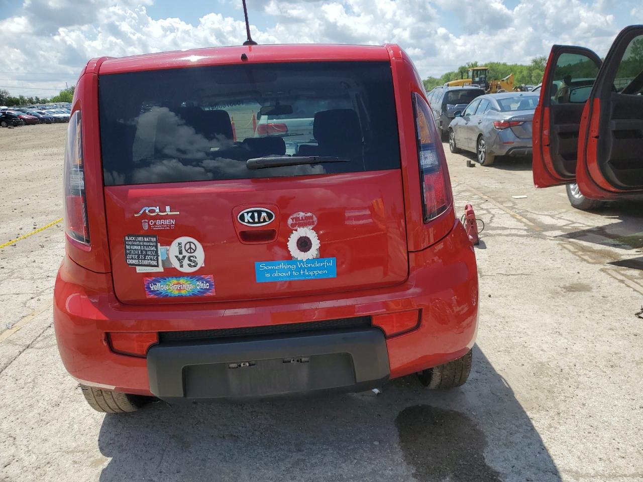 KNDJT2A22B7259266 2011 Kia Soul +