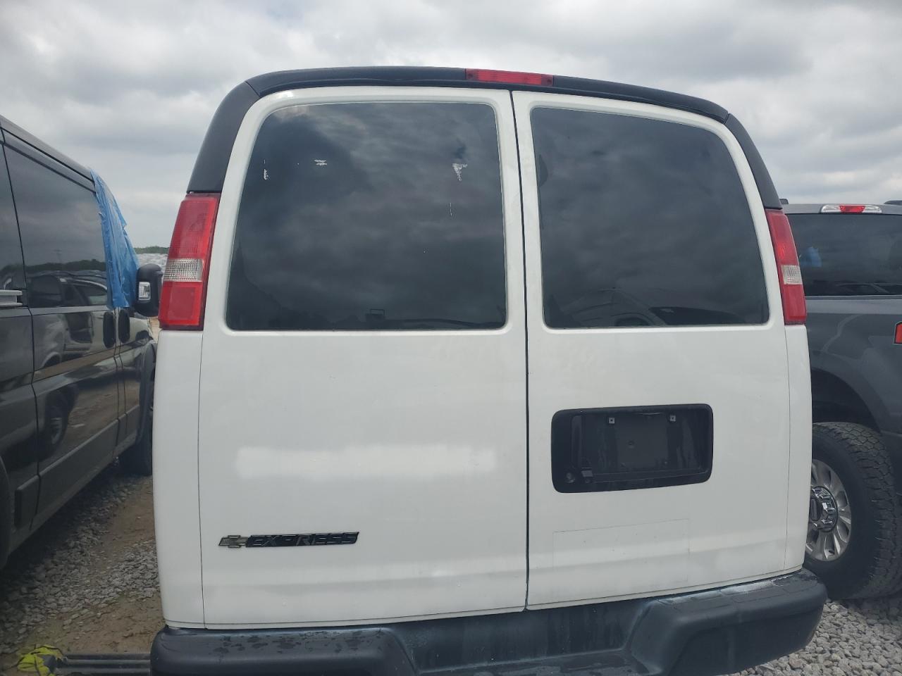 1GCWGAFP1K1170008 2019 Chevrolet Express G2500