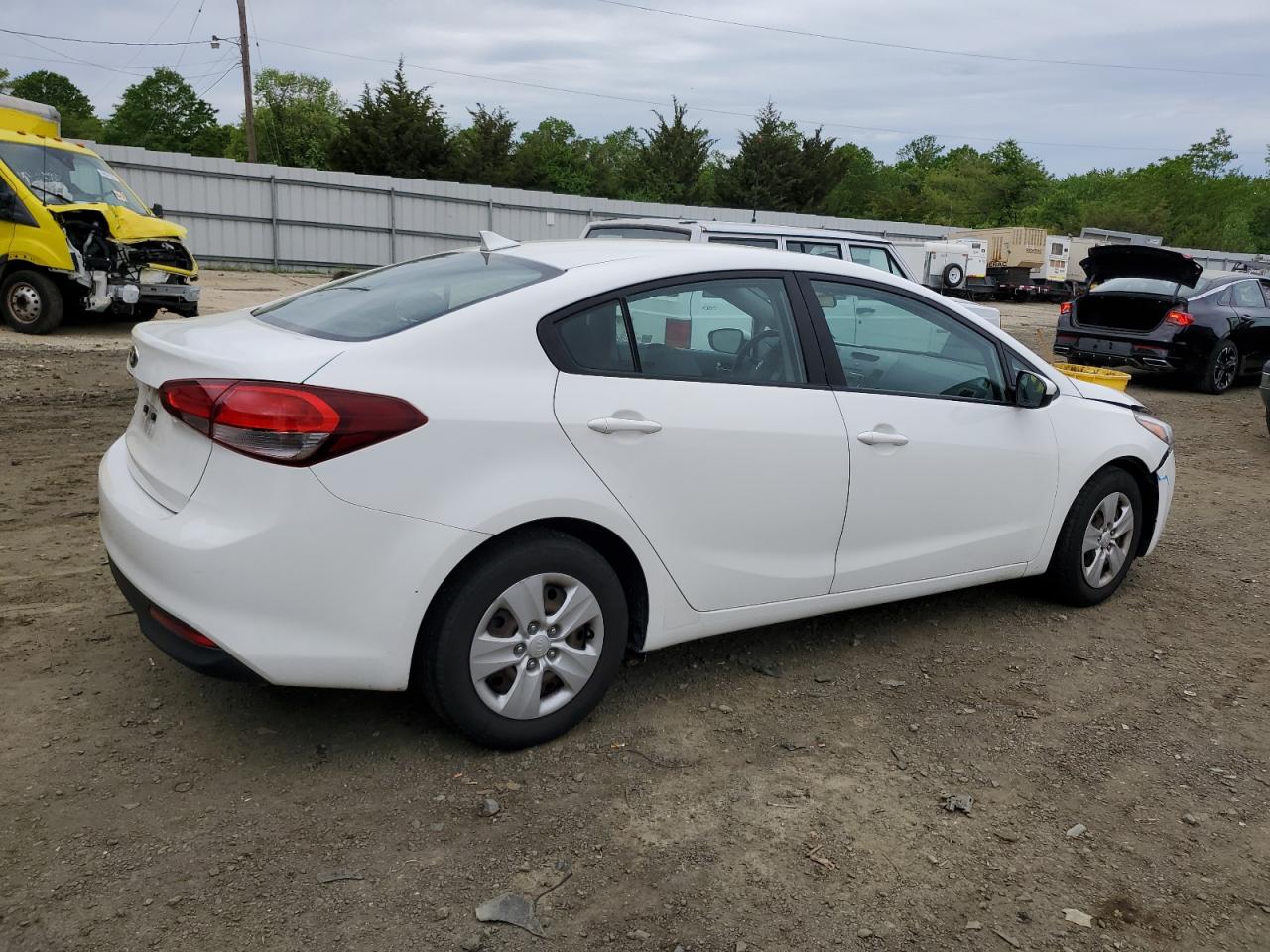 3KPFK4A72HE064616 2017 Kia Forte Lx