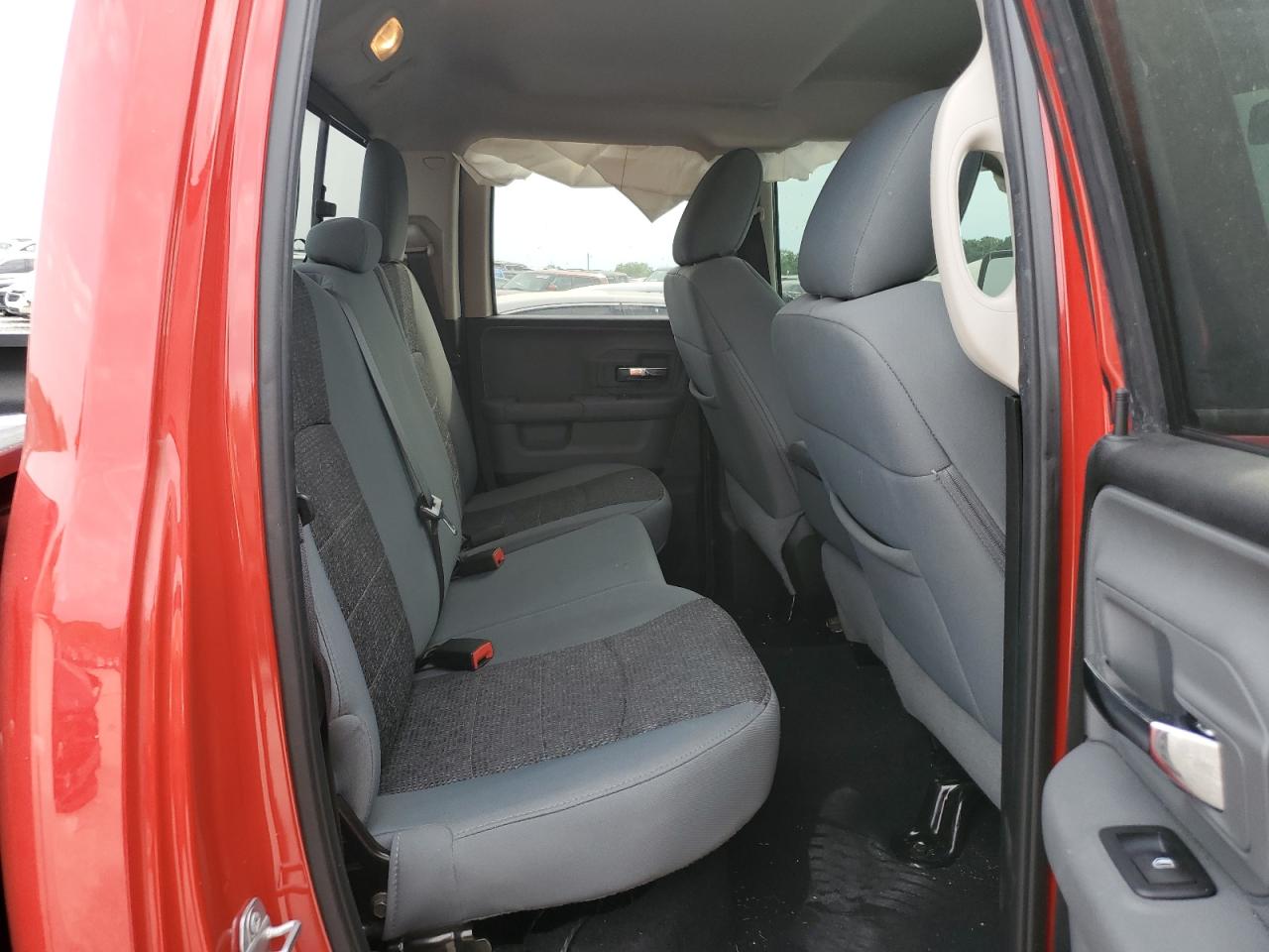 1C6RR7GG6KS617085 2019 Ram 1500 Classic Slt