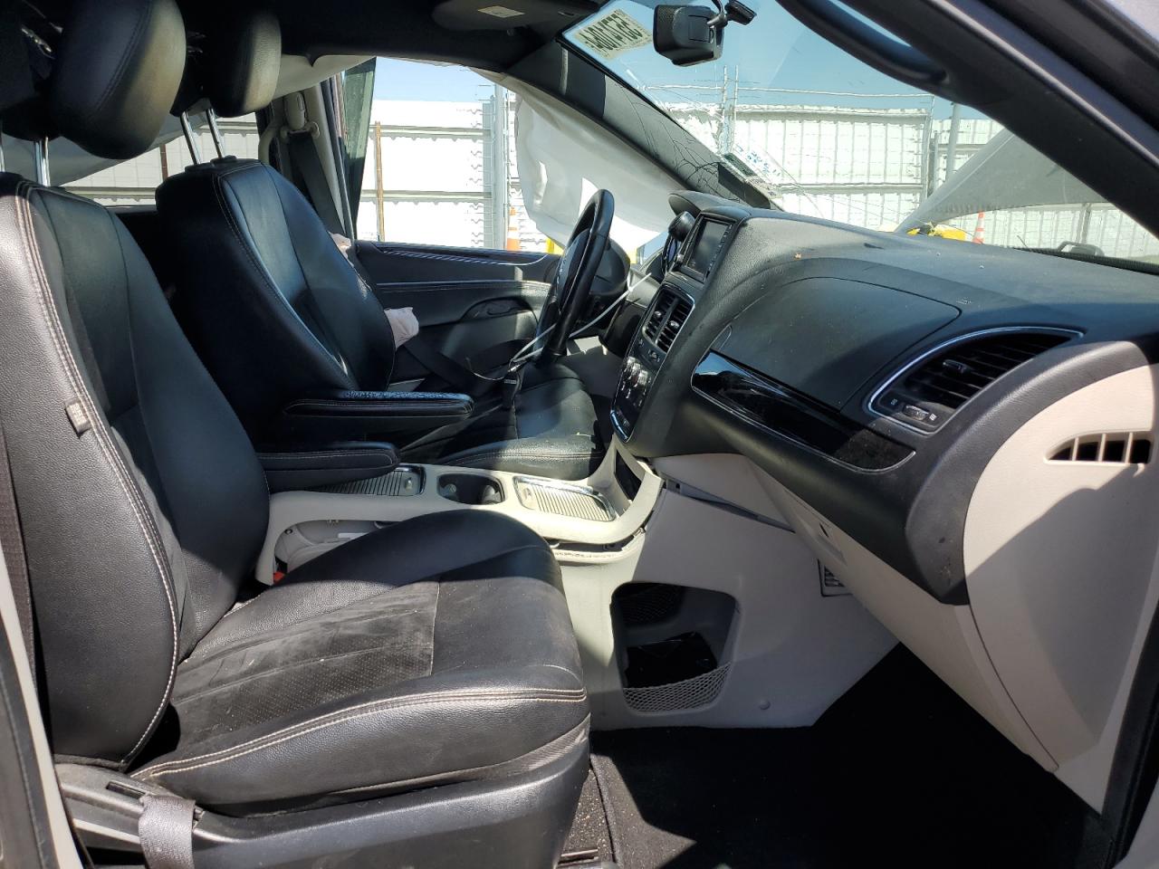 2C4RDGCG2JR209857 2018 Dodge Grand Caravan Sxt