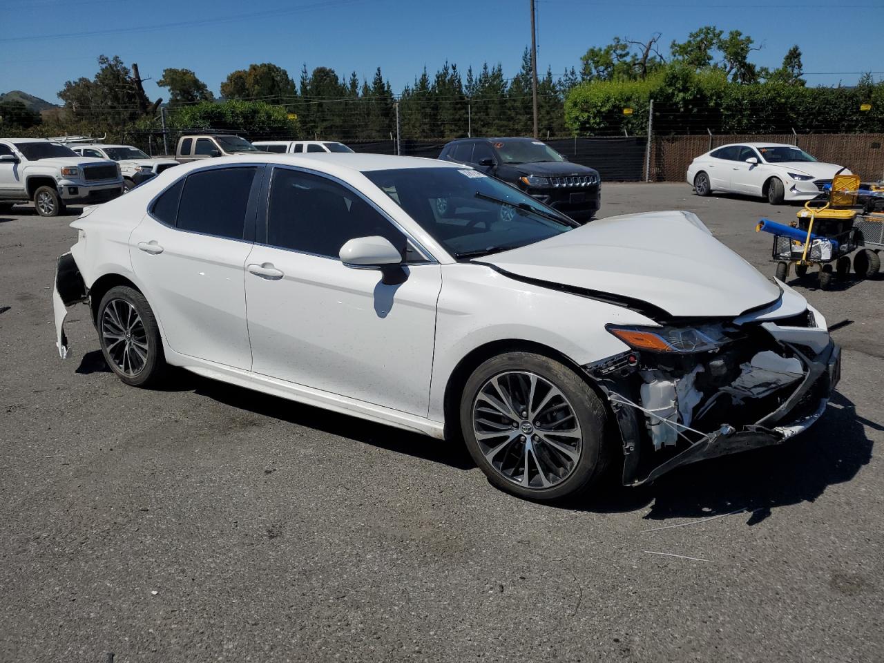 4T1B11HK1JU015856 2018 Toyota Camry L