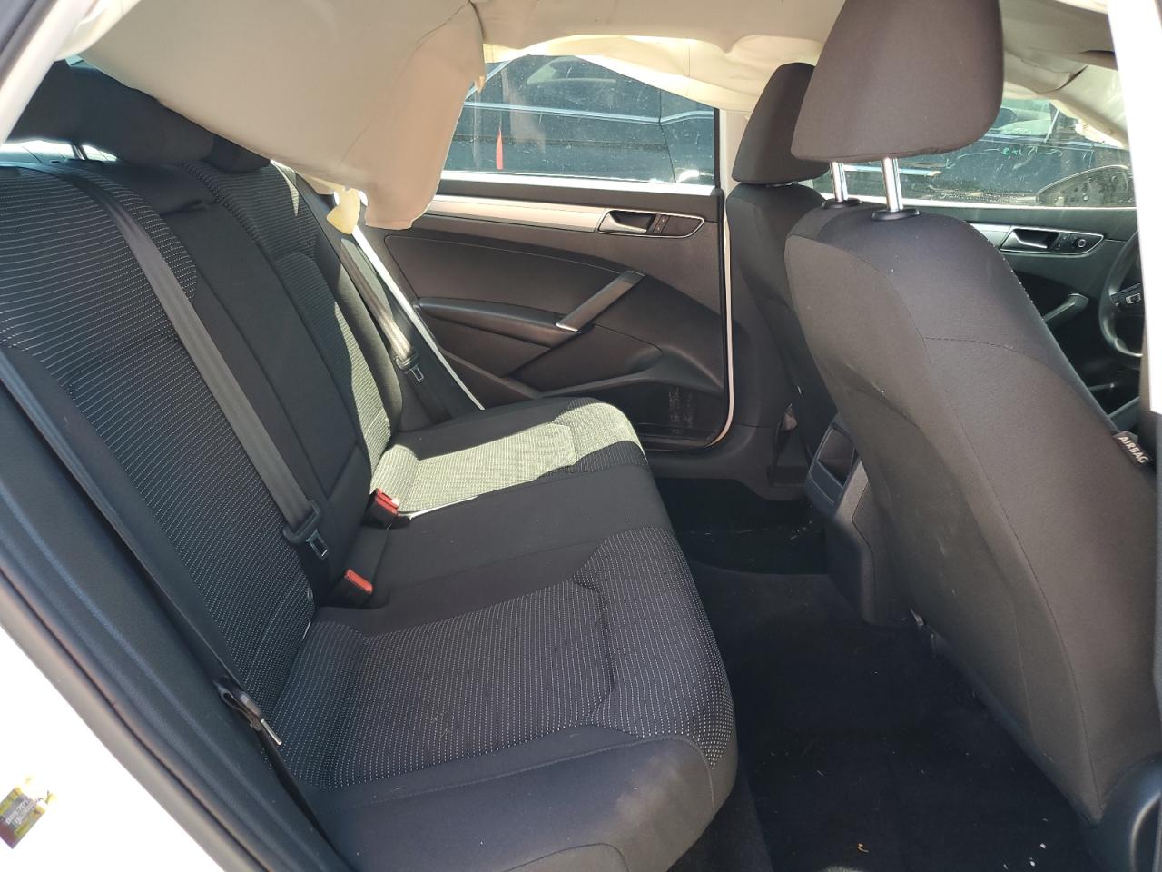 1VWAT7A35GC003463 2016 Volkswagen Passat S