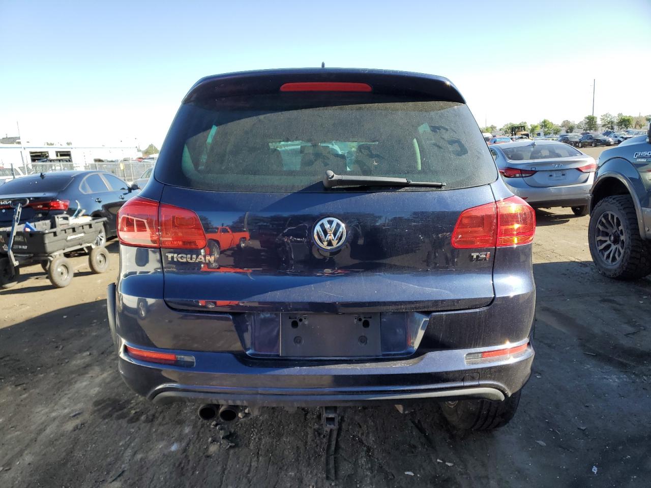 WVGAV7AX4GW014111 2016 Volkswagen Tiguan S