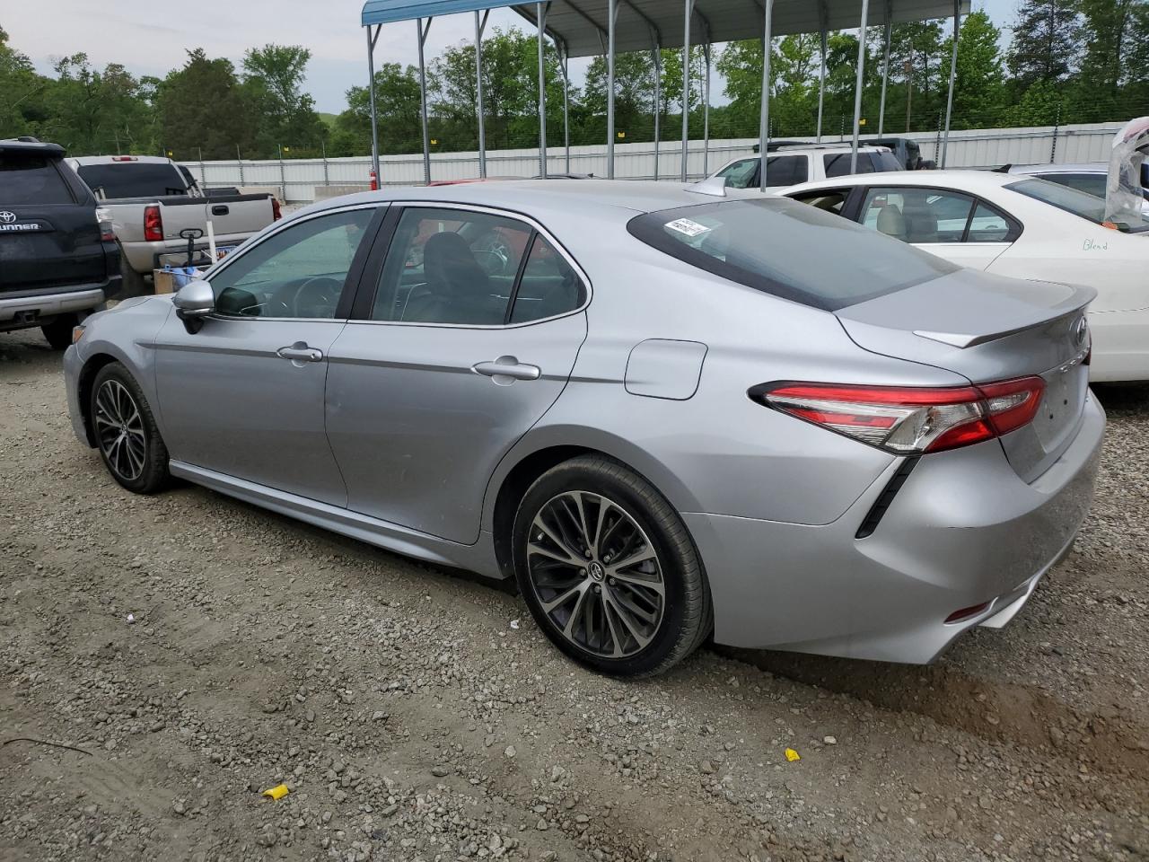 4T1B11HK2JU561338 2018 Toyota Camry L