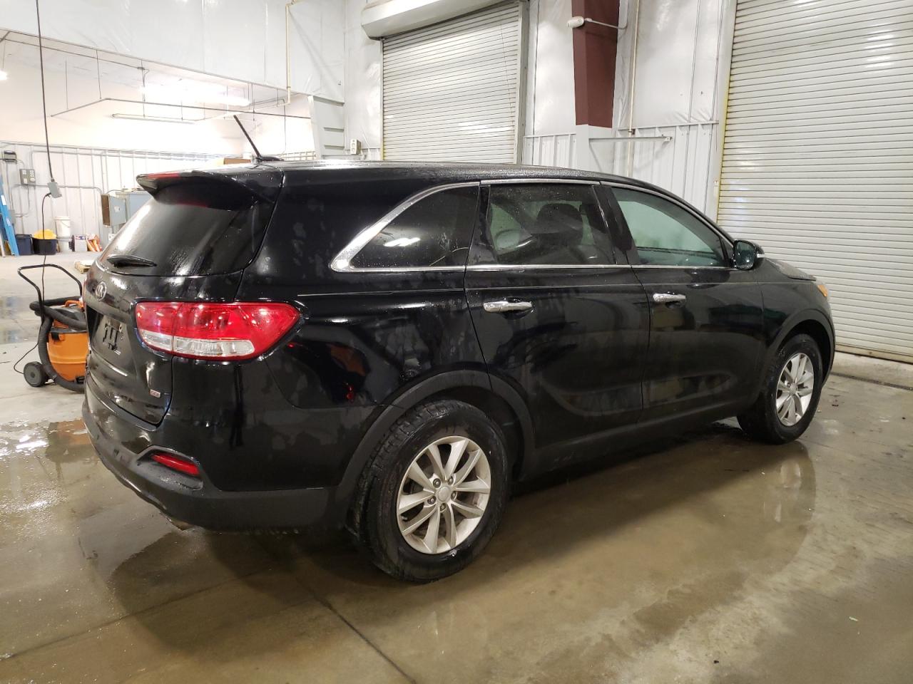 5XYPG4A3XHG251303 2017 Kia Sorento Lx