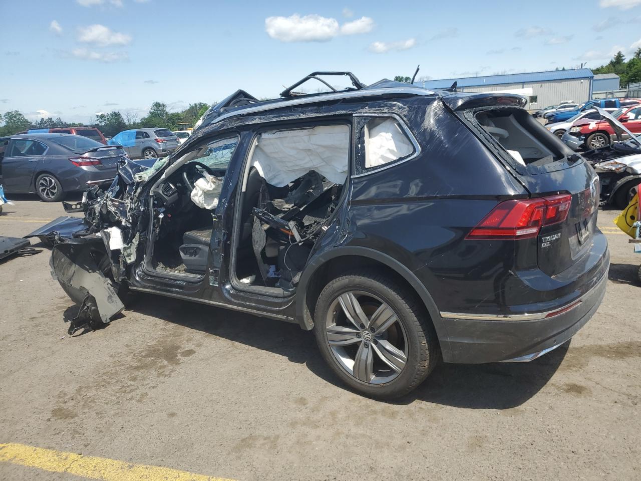 3VV4B7AX9JM167280 2018 Volkswagen Tiguan Sel Premium