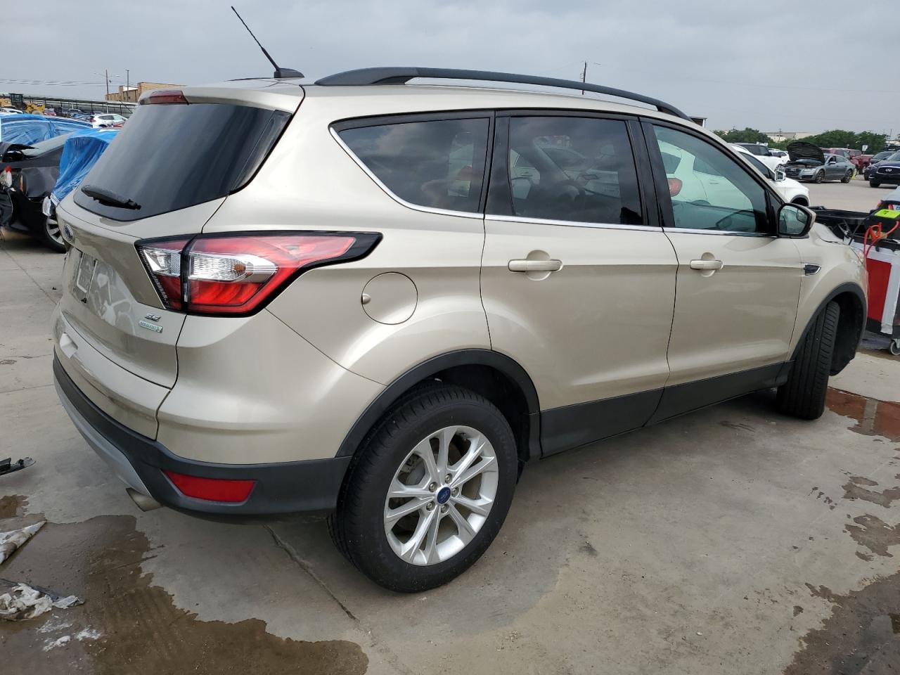 1FMCU0GD7JUC60282 2018 Ford Escape Se