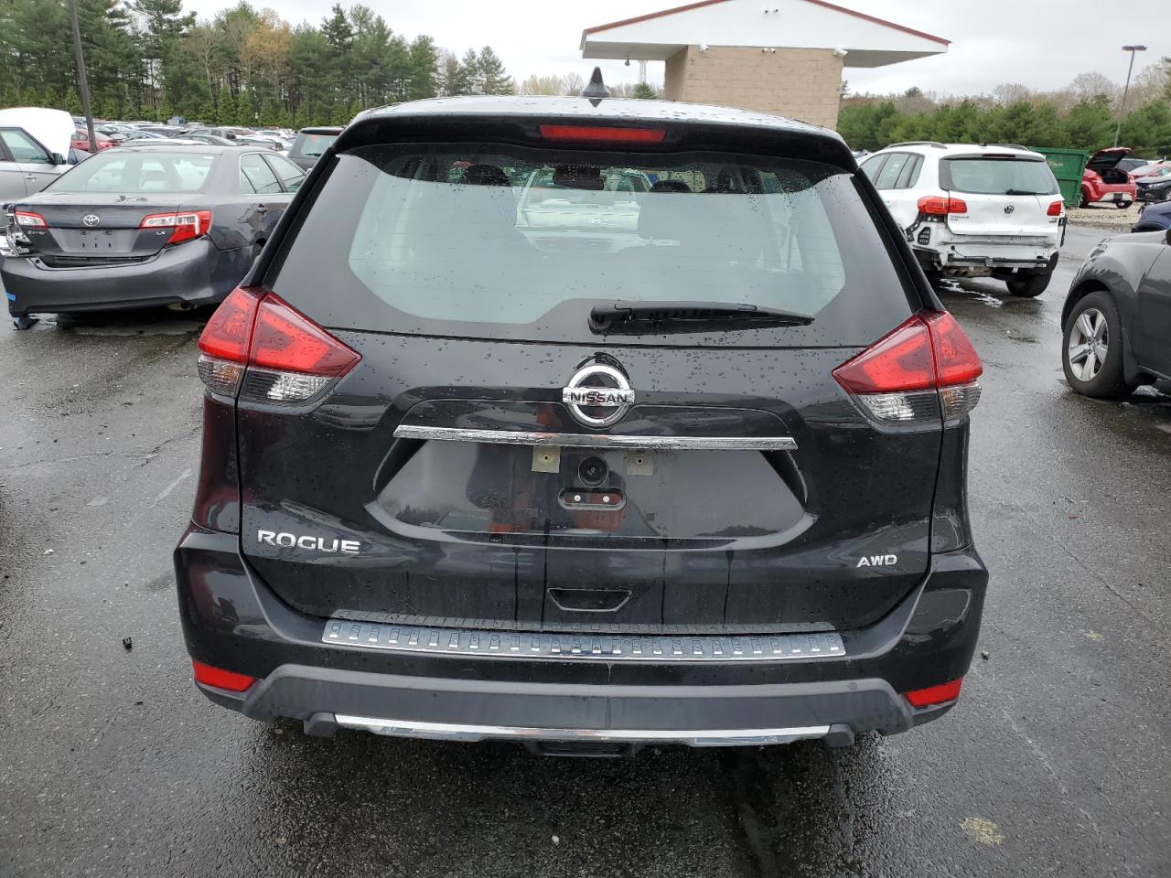 2018 Nissan Rogue S vin: KNMAT2MV3JP552422