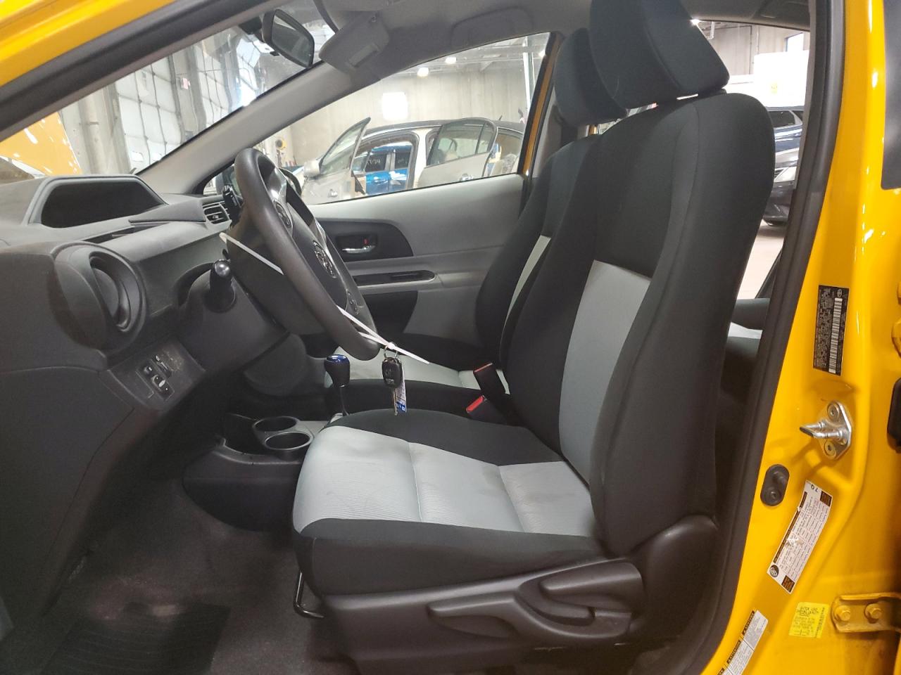 JTDKDTB32E1063270 2014 Toyota Prius C