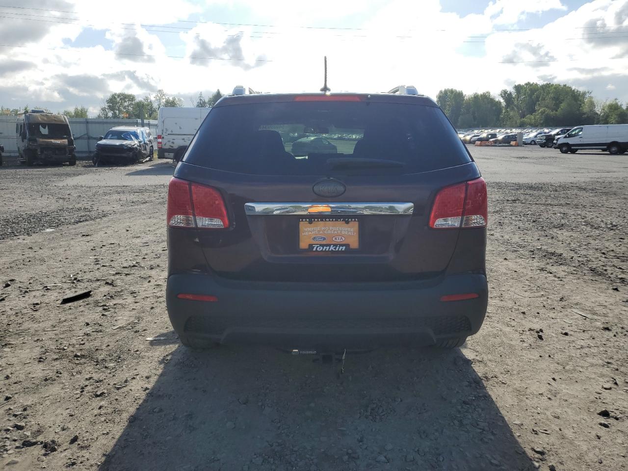 5XYKT4A2XBG175683 2011 Kia Sorento Base