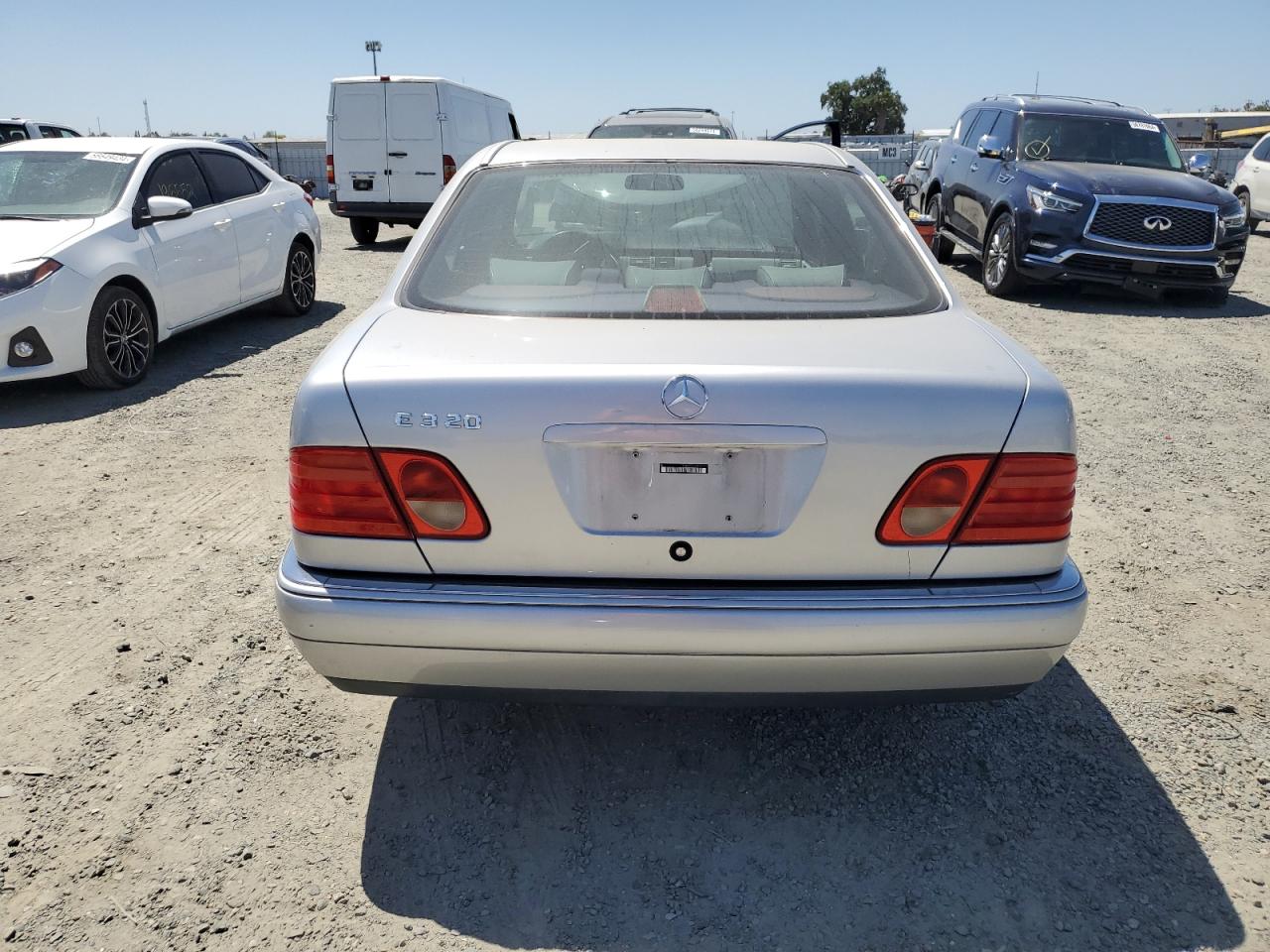 WDBJF65F5WA704053 1998 Mercedes-Benz E 320