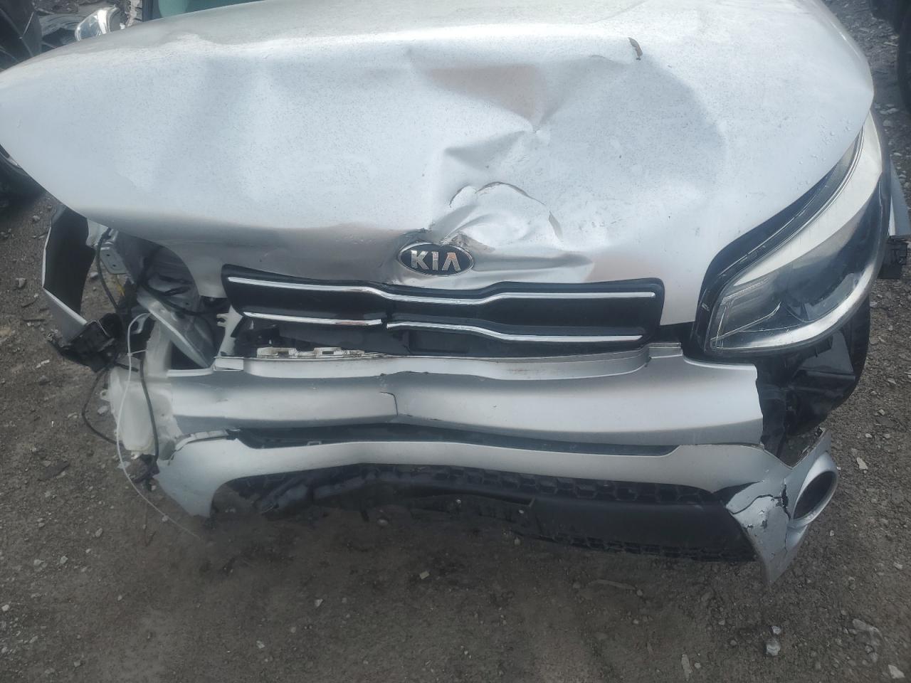 KNDJP3A54J7600055 2018 Kia Soul +