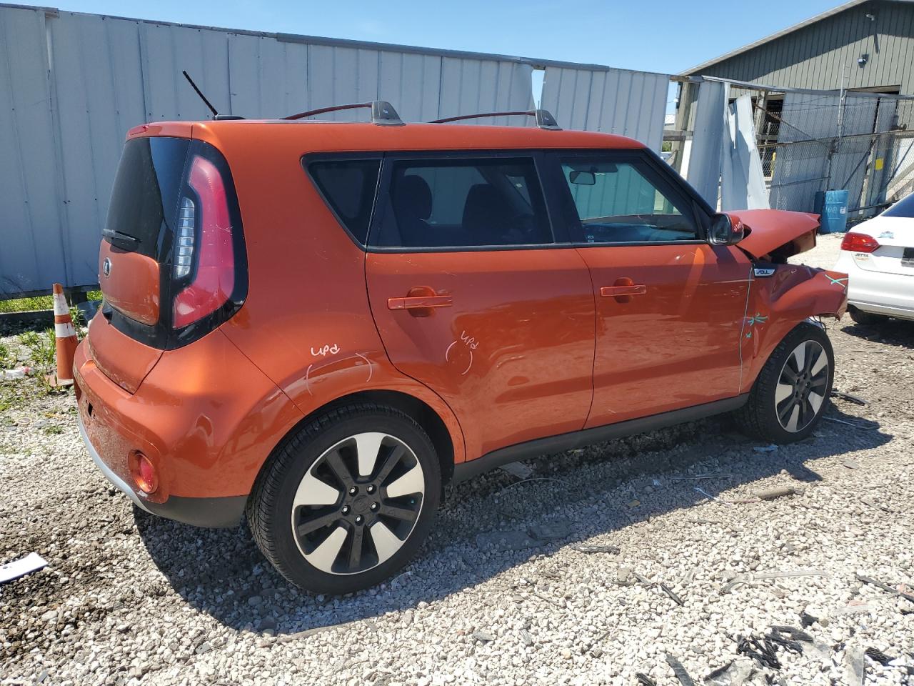 KNDJP3A55J7562884 2018 Kia Soul +