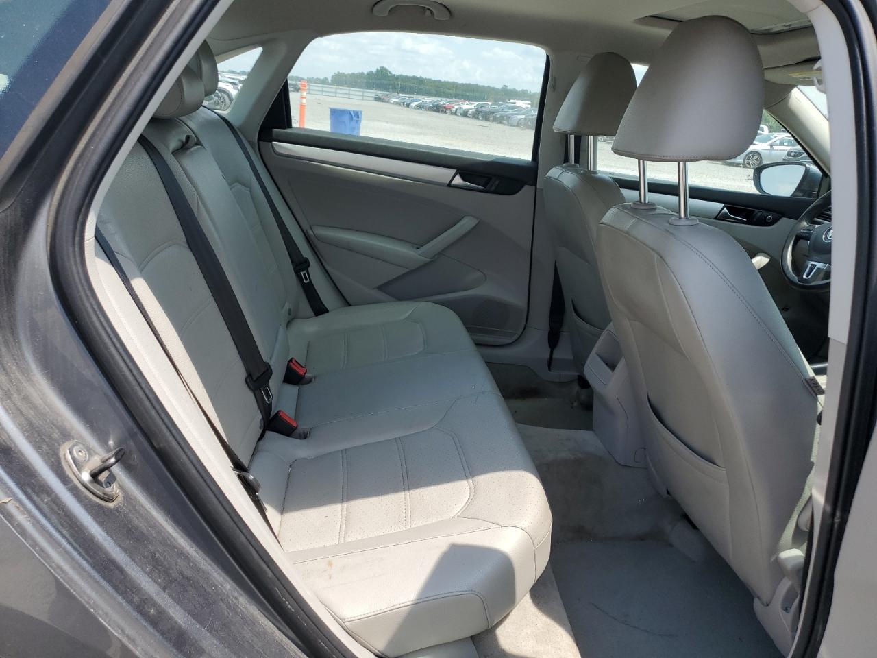 1VWBH7A36CC093013 2012 Volkswagen Passat Se