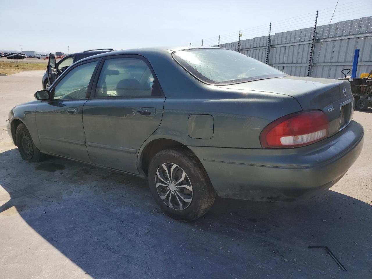 1YVGF22CXW5693035 1998 Mazda 626 Dx