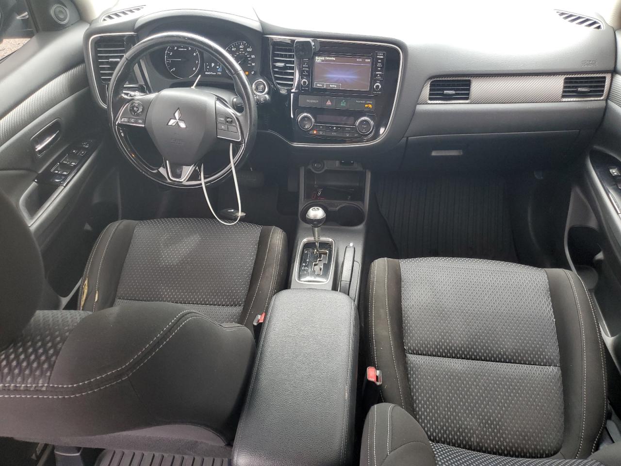 JA4AD3A39GZ039818 2016 Mitsubishi Outlander Se