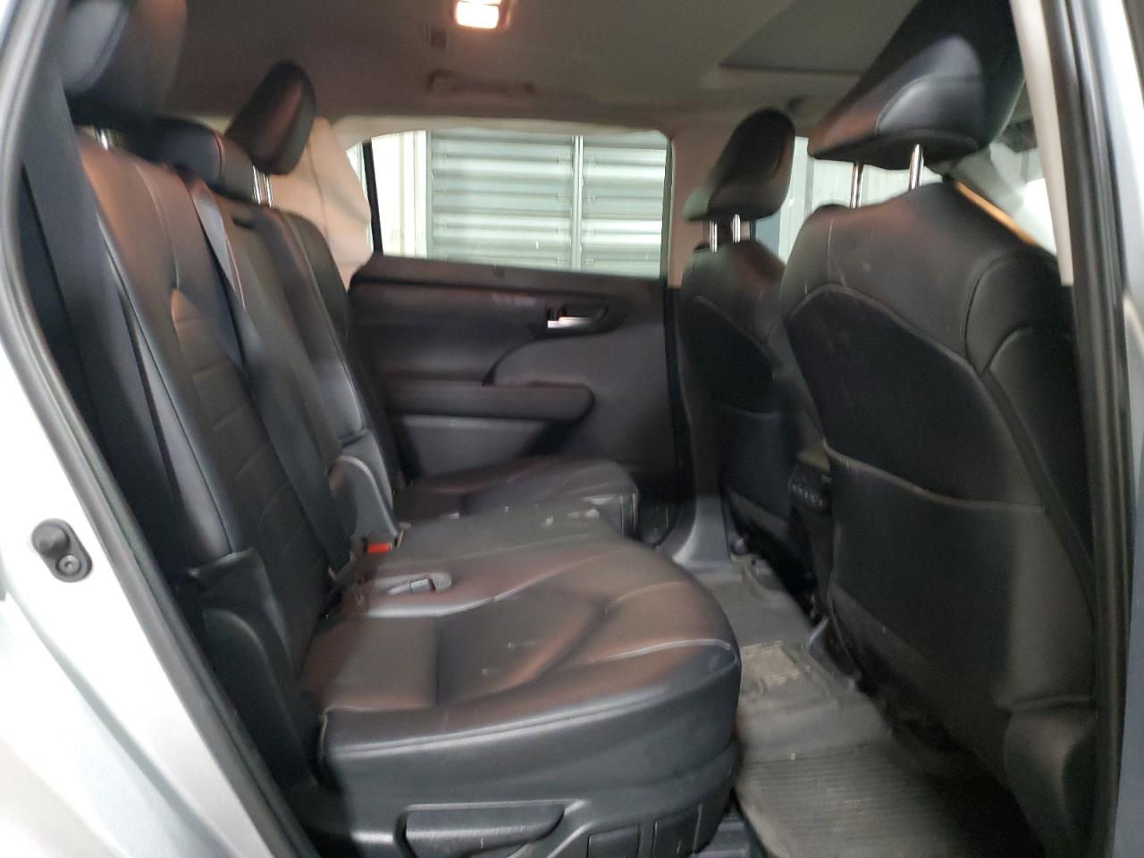 5TDHZRBH4LS502432 2020 Toyota Highlander Xle