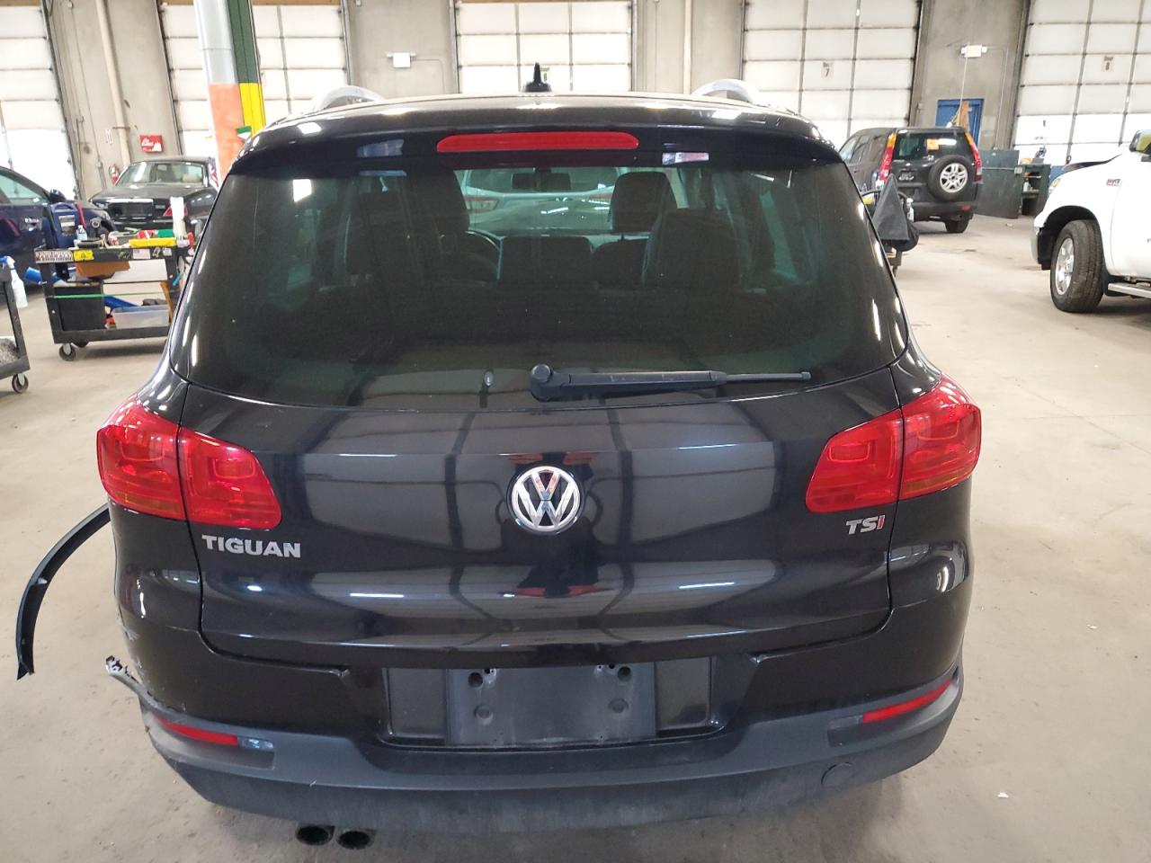 WVGRV7AX1HK001053 2017 Volkswagen Tiguan Wolfsburg