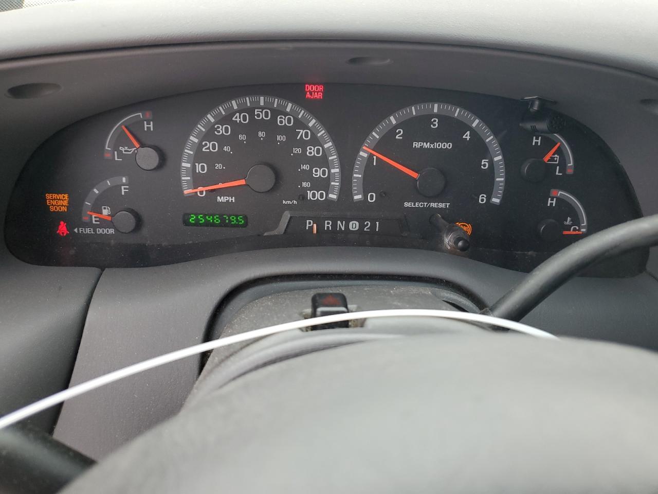 1FMRU15L42LA30457 2002 Ford Expedition Xlt