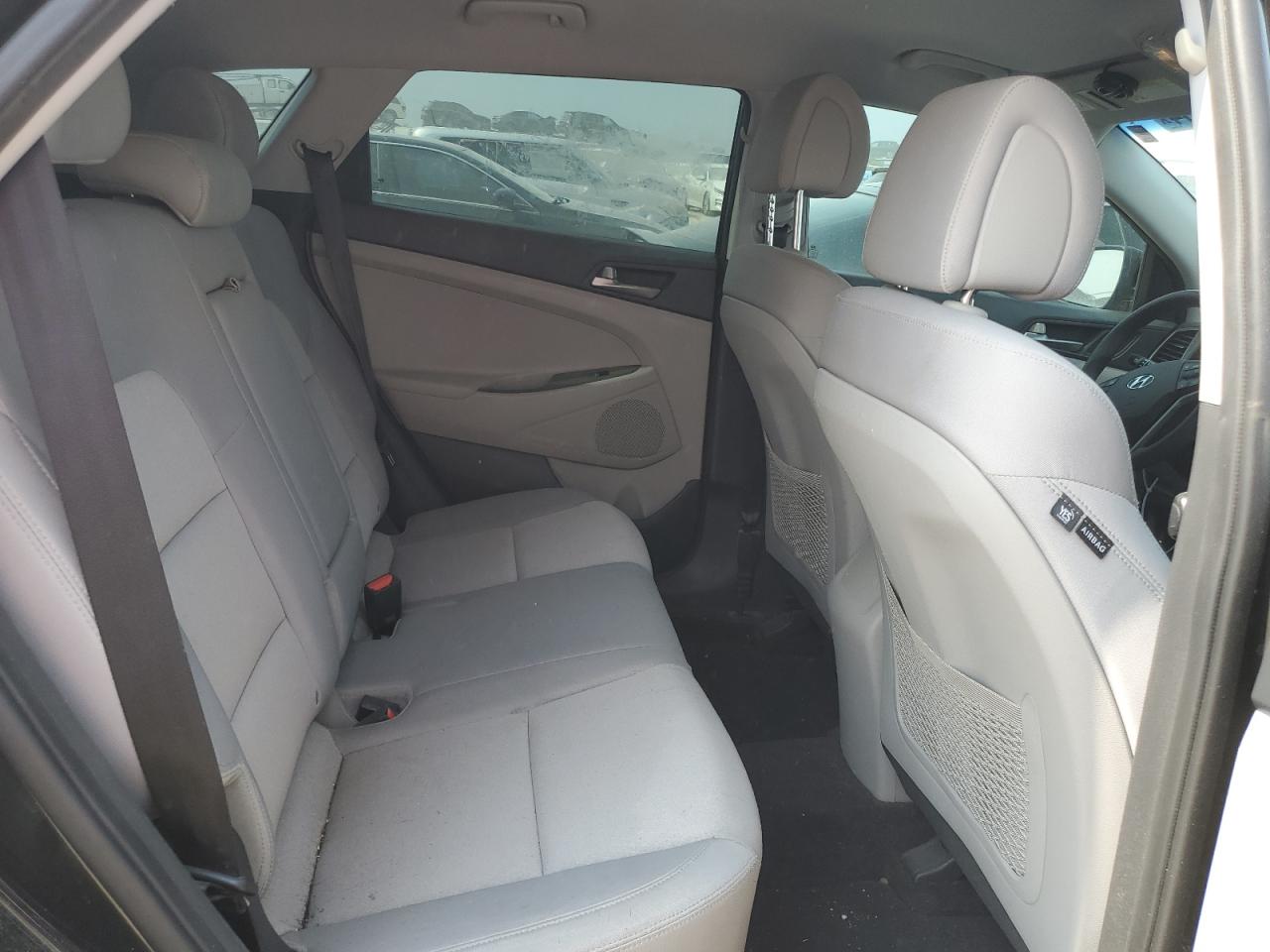 KM8J23A46JU797555 2018 Hyundai Tucson Se