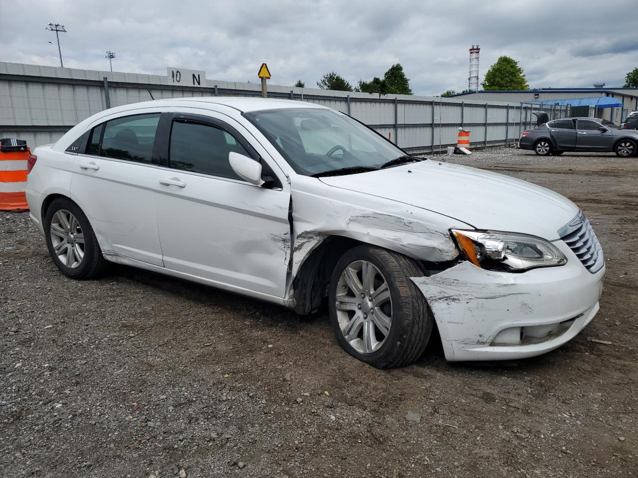 2013 Chrysler 200 Touring vin: 1C3CCBBB2DN650122