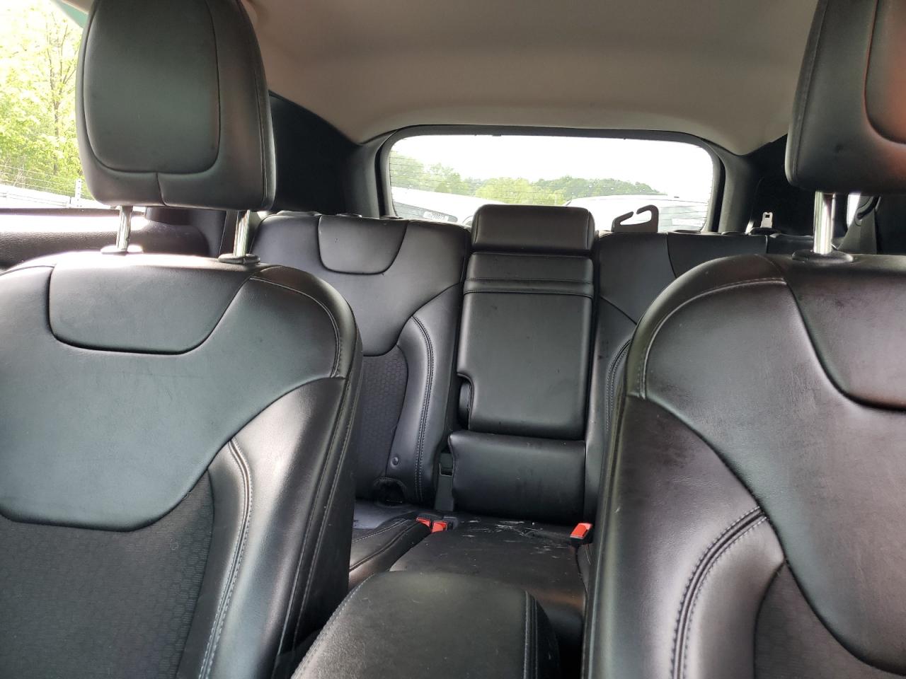 1C4PJMLX2KD287137 2019 Jeep Cherokee Latitude Plus