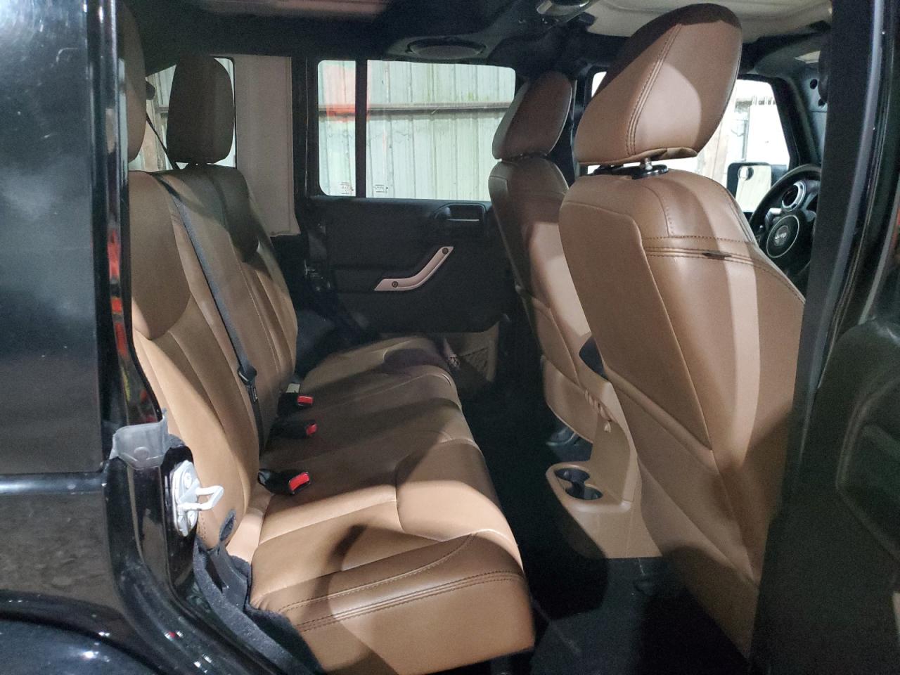 1C4HJWEG4EL252817 2014 Jeep Wrangler Unlimited Sahara