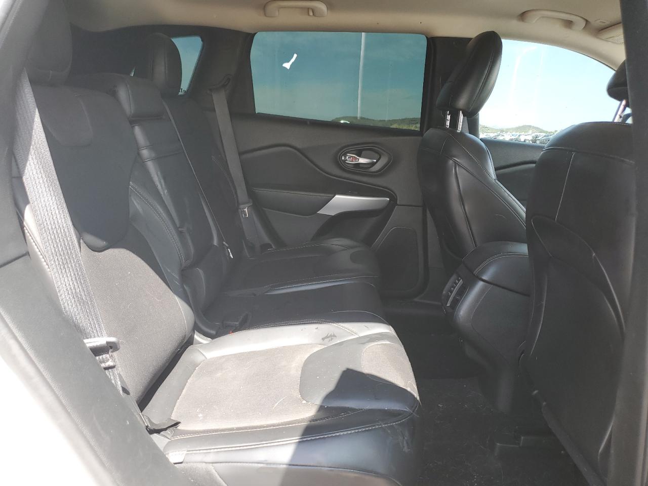 1C4PJLLB5JD510204 2018 Jeep Cherokee Latitude Plus