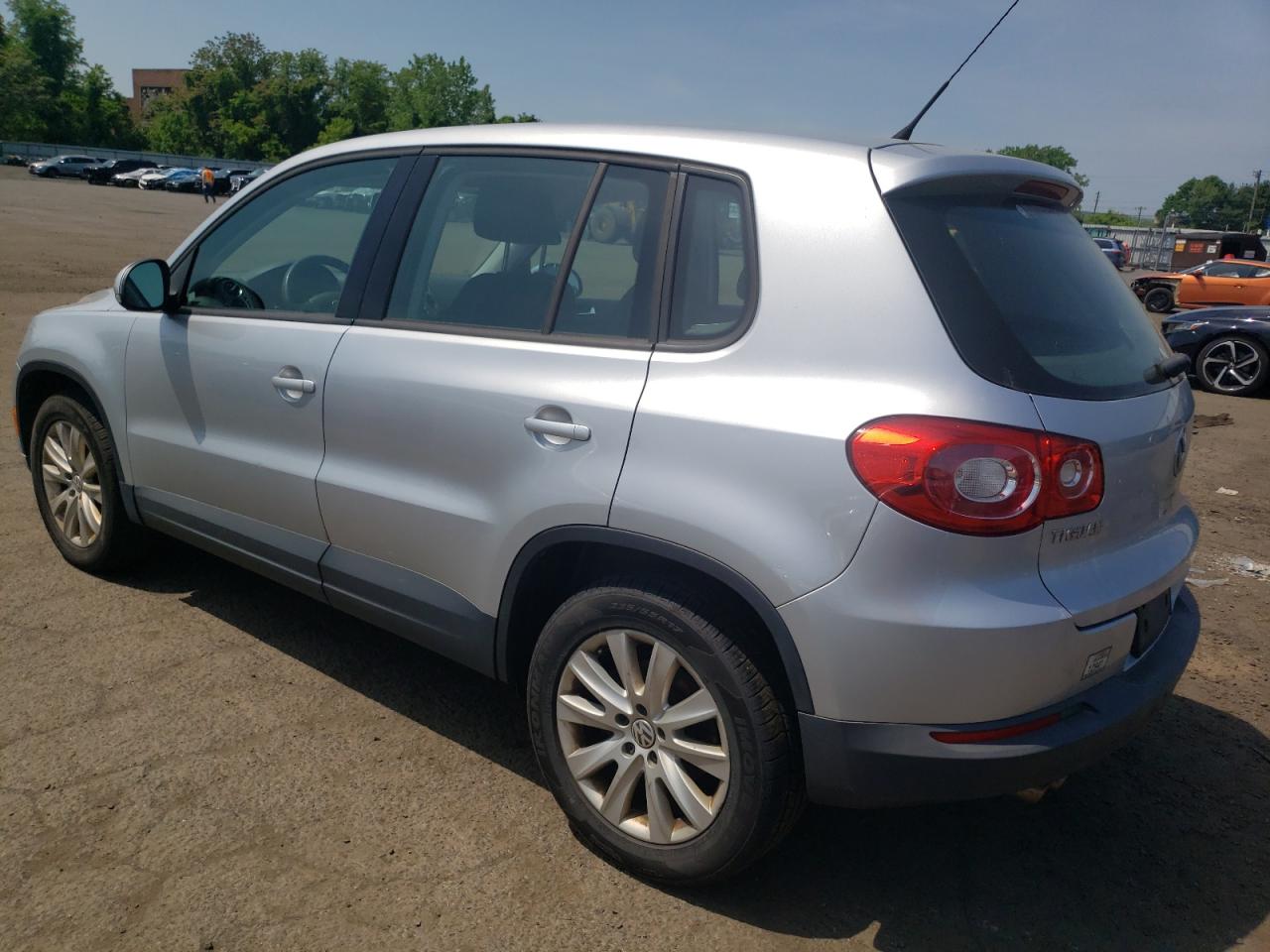 WVGBV7AX7AW529440 2010 Volkswagen Tiguan Se