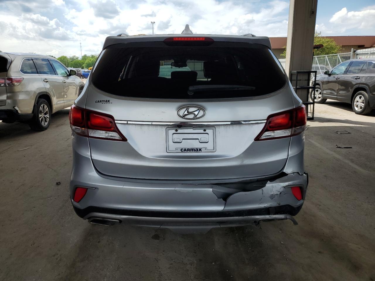 KM8SMDHF2HU180692 2017 Hyundai Santa Fe Se