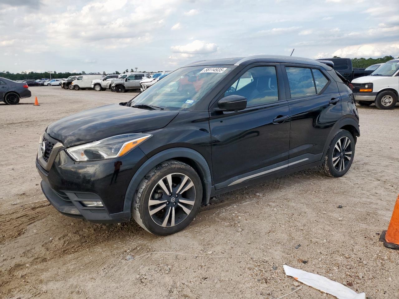 NISSAN KICKS S
