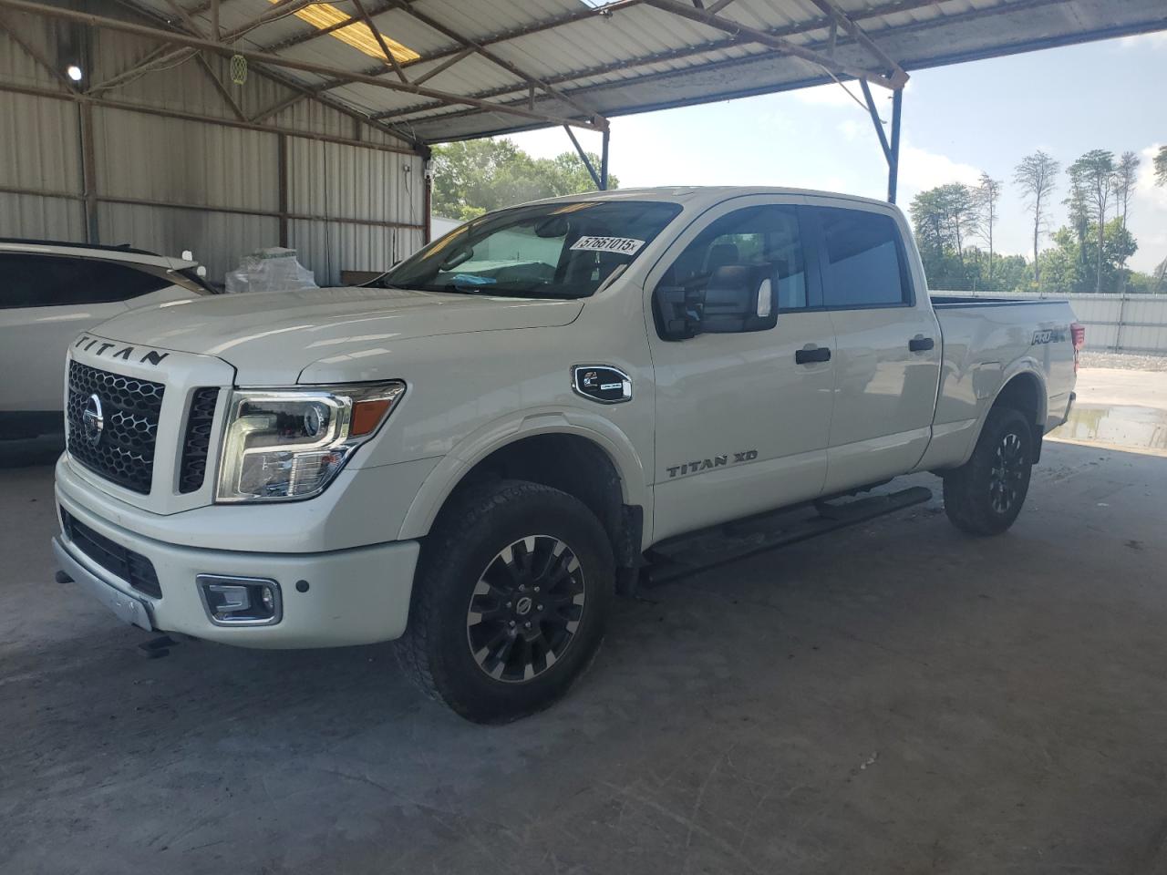 NISSAN TITAN SL