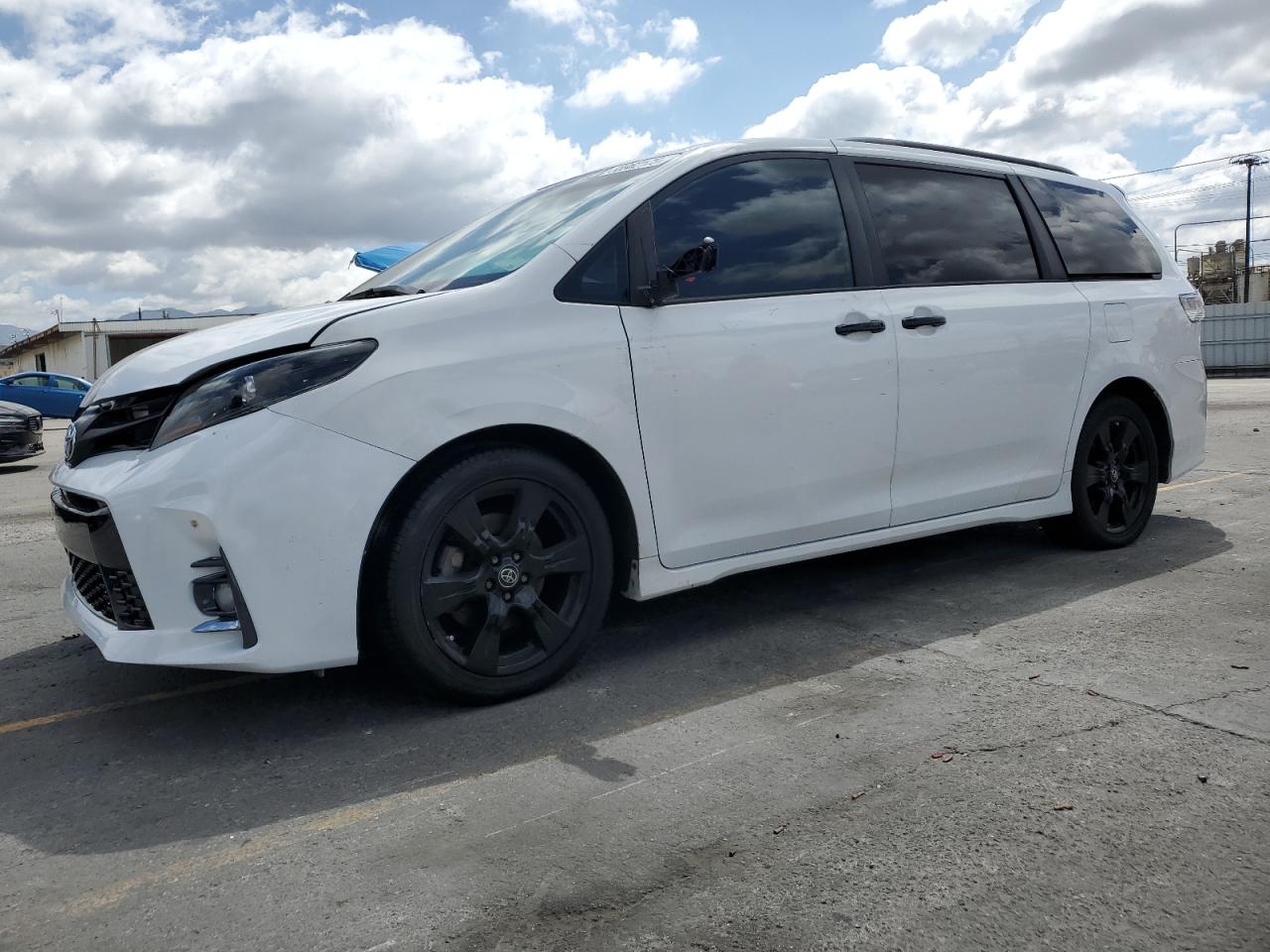 TOYOTA SIENNA SE