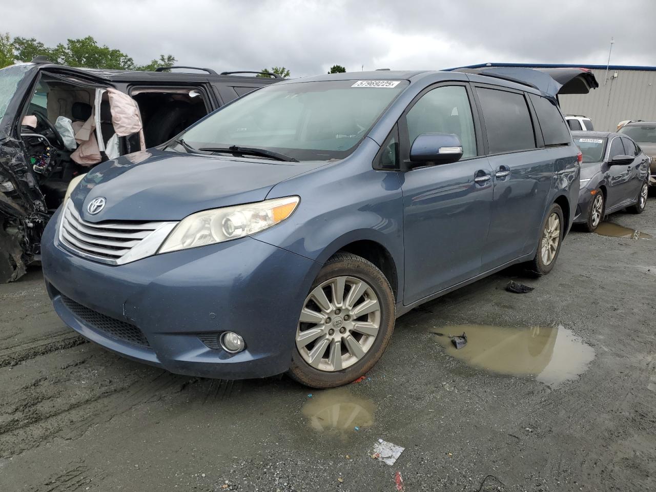 TOYOTA SIENNA XLE