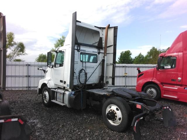 VOLVO VN VNL 2017 white tractor diesel 4V4N39TG9HN988084 photo #4
