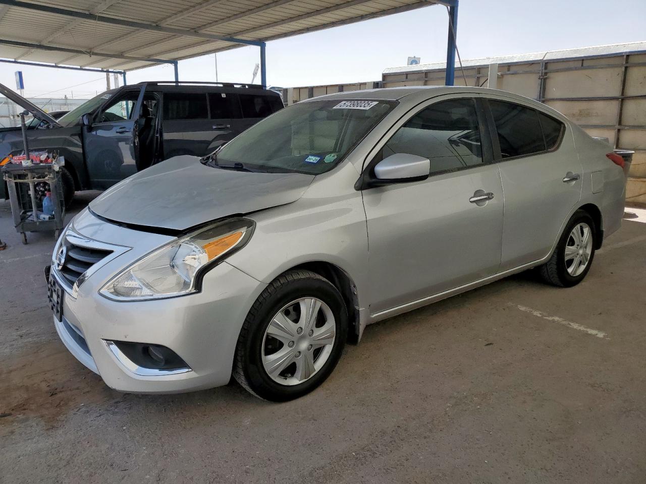 NISSAN VERSA S