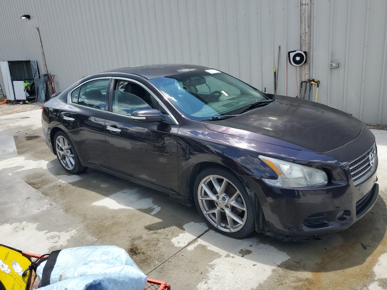 NISSAN MAXIMA S