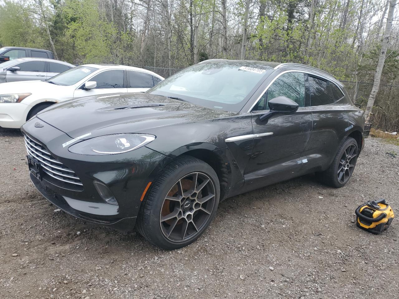 ASTON MARTIN DBX