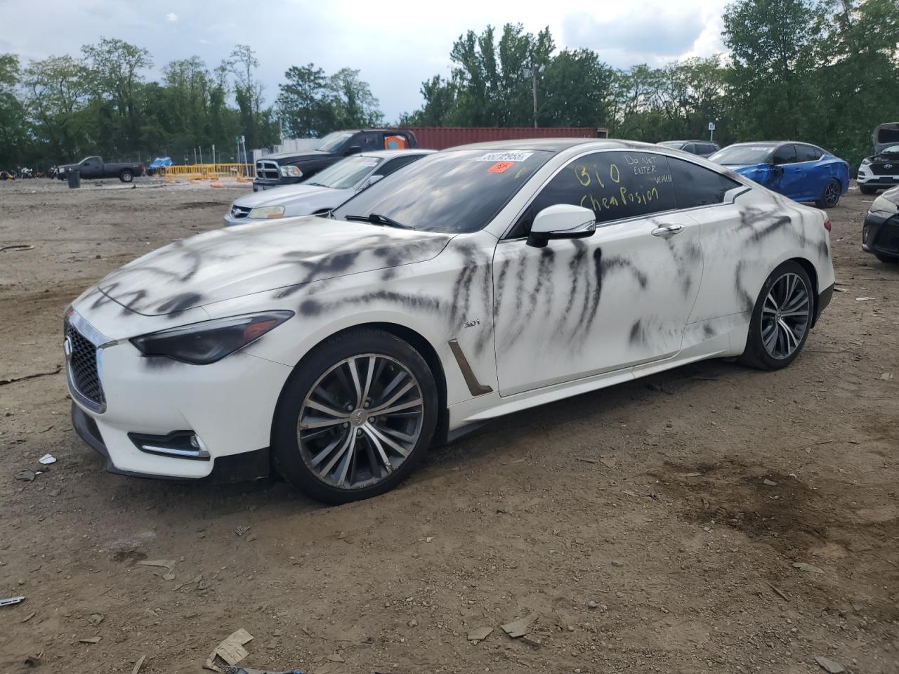 INFINITI Q60 LUXE 300