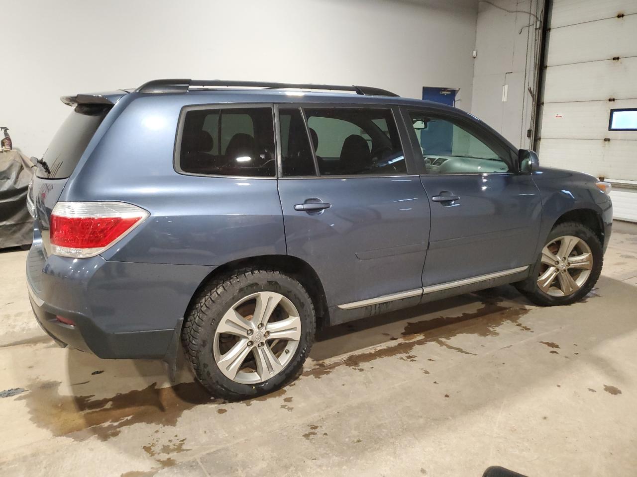 TOYOTA HIGHLANDER BASE