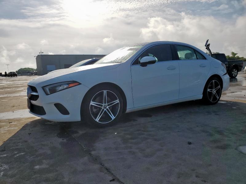 MERCEDES-BENZ A 220 4MAT