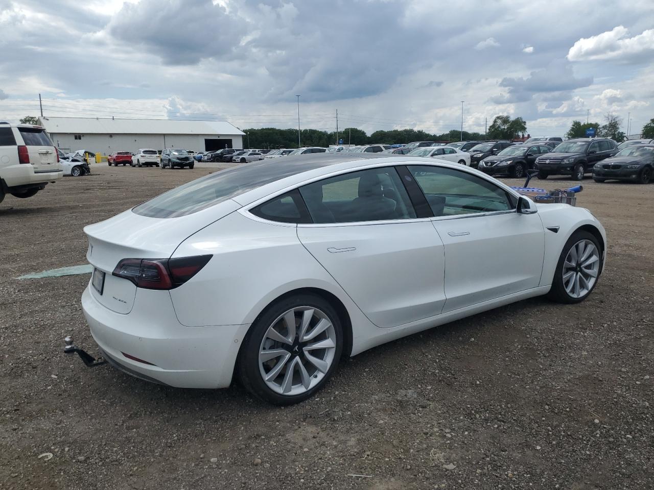 TESLA MODEL 3