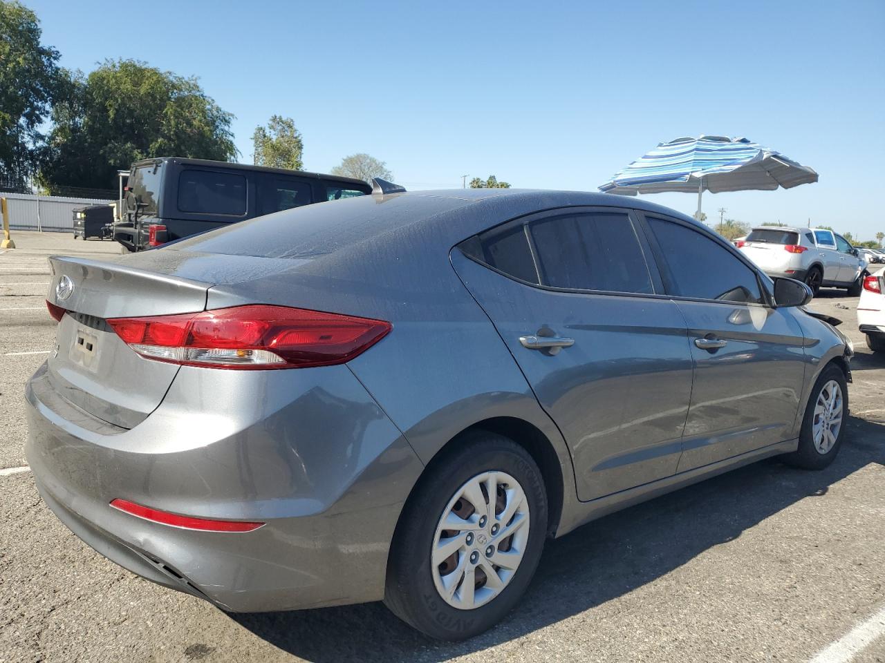 HYUNDAI ELANTRA SE