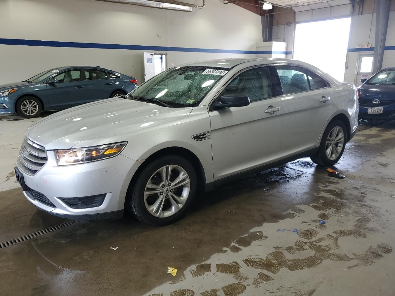 FORD TAURUS SE