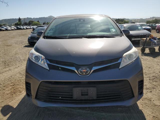 2018 TOYOTA SIENNA LE 5TDJZ3DC8JS193755