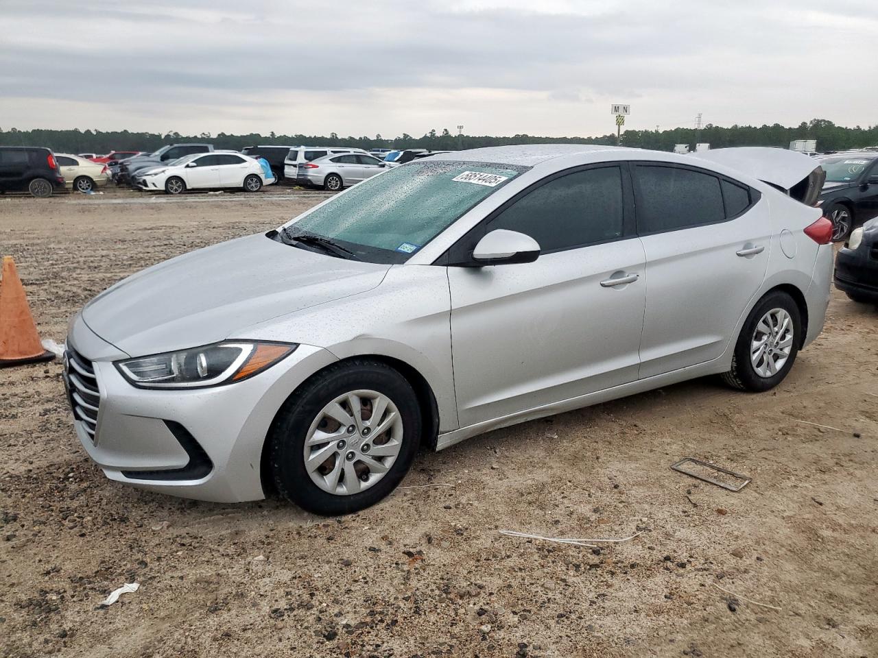 HYUNDAI ELANTRA SE