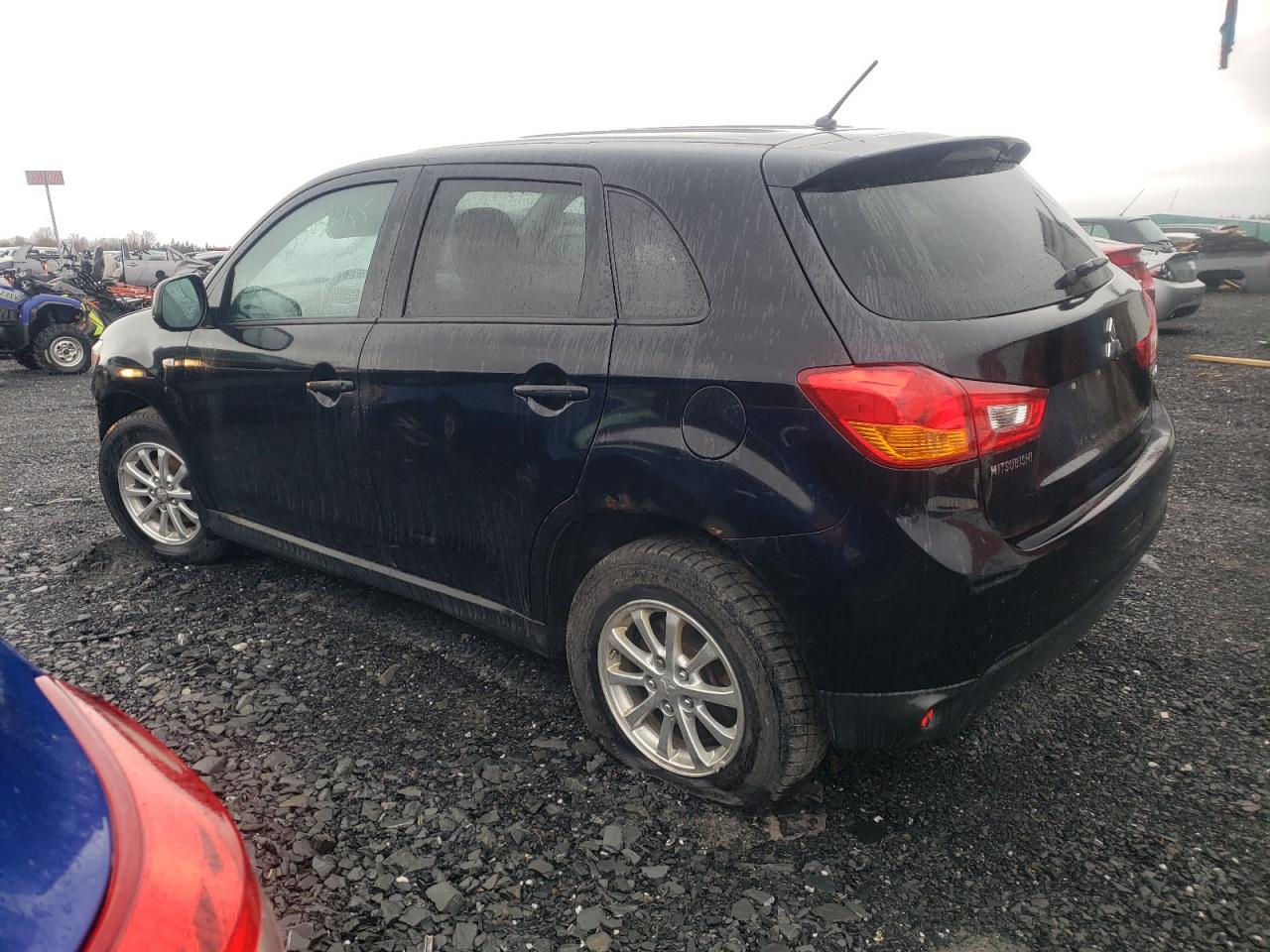 MITSUBISHI OUTLANDER SE