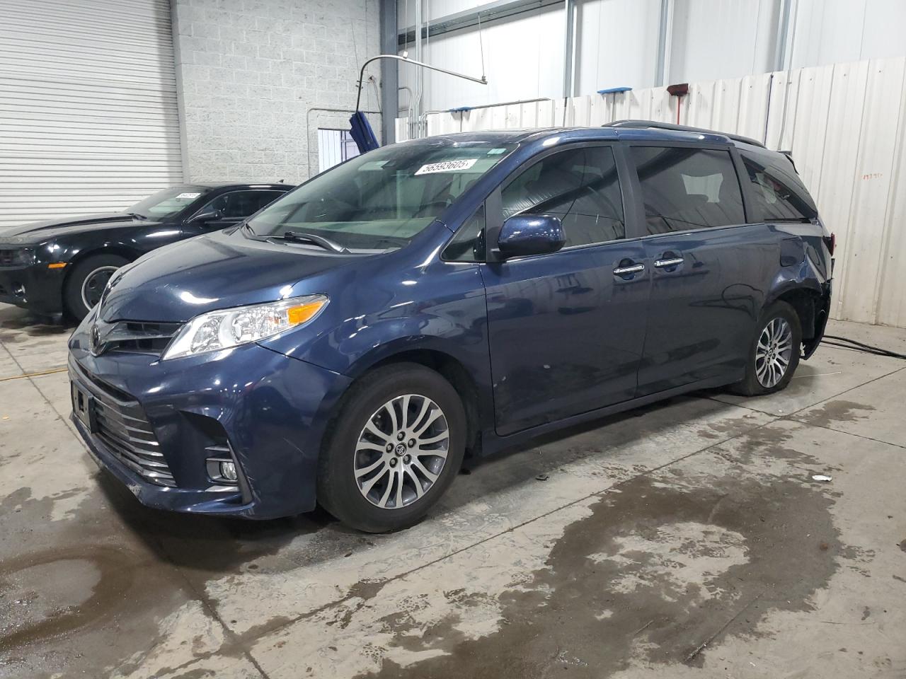 TOYOTA SIENNA XLE