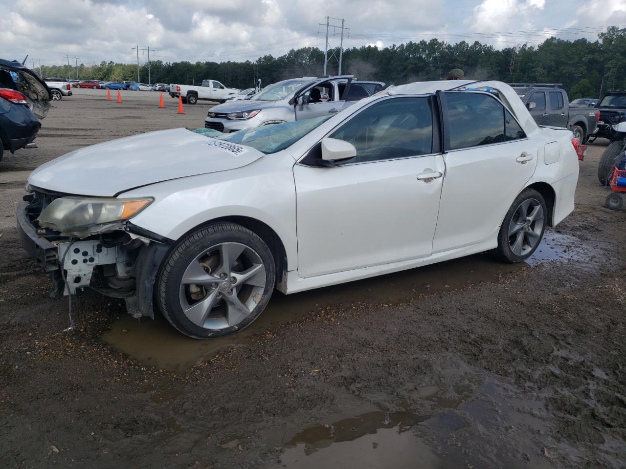 TOYOTA CAMRY BASE